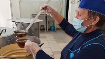 Игорь Степаненко проверил организацию горячего питания школьников в Тальменском районе