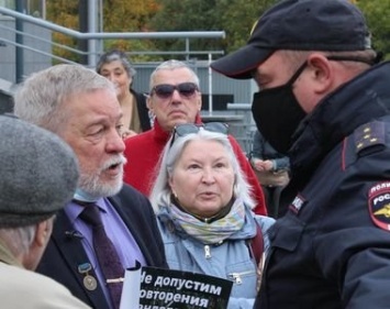 Коллега Юрий Дмитриева Анатолий Разумов задержан у здания Верховного суда в Петрозаводске