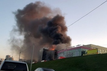 Крупный отель загорелся в Новосибирске