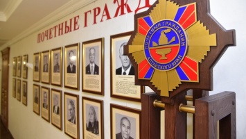 Галерея Почетных граждан Алтайского края пополнилась двумя портретами
