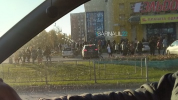 В барнаульском ТЦ экстренно эвакуировали посетителей