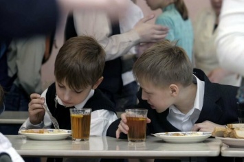 В Нижневартовске учащиеся обнаружили в школьном обеде червяка