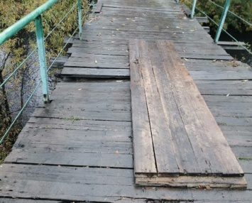 Жительница Кузбасса пожаловалась на опасный "ремонт" дырявого моста