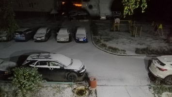 Первый снег выпал в Барнауле. В соцсетях поздравляют с Днем жестянщика