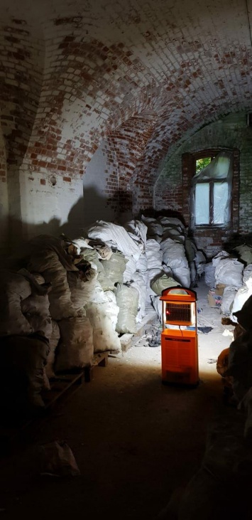 В форту № 1 нашли триста мешков с человеческими останками (фото)