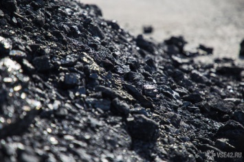 Живущая возле кузбасской шахты женщина лишилась угля на зиму из-за соседа