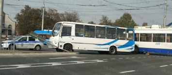 Автобус и троллейбус не поделили главную магистраль Белгорода