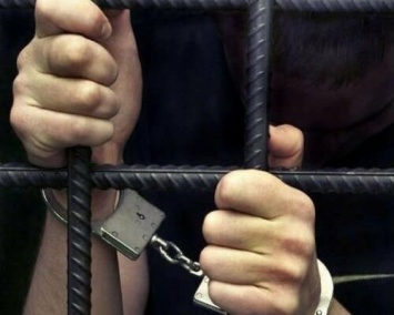 В Сургуте мужчина, который чуть не выбросил внука из окна пятого этажа, может сесть в тюрьму на 7 лет