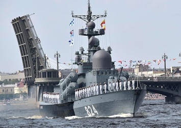 Россия полностью перекрыла Керченский пролив и черноморский берег