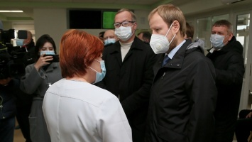 Губернатор Алтайского края посетил проблемные поликлиники Барнаула