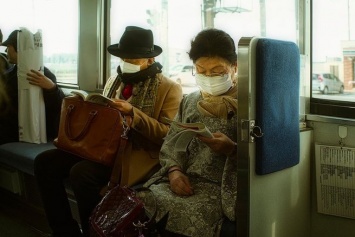 Москвичи будут обязаны ездить в транспорте в перчатках и масках