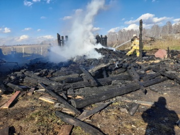 Мать спасла пятерых детей из горящего дома в Башкирии