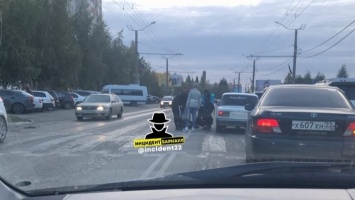 Массовое ДТП в Барнауле: один из автомобилей перевернулся