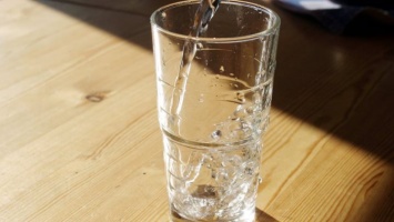 Вода натощак: названы 7 удивительных эффектов для здоровья
