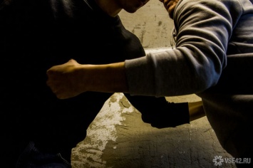 Трое пьяных кузбассовцев избили правоохранителей