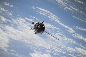 В России объяснили сход с орбиты военного спутника "Космос-2422"