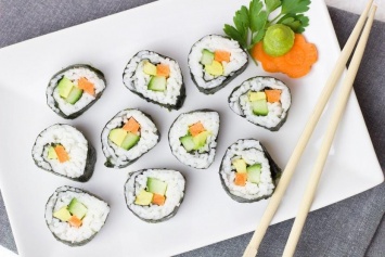 Названы неожиданные полезные свойства суши для здоровья