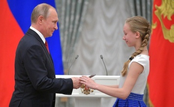 Сахалинка получит паспорт на торжественном вручении в Москве