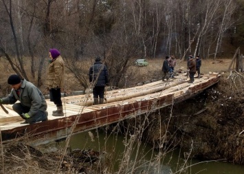 «Не просить и клянчить»: на Алтае глава районной администрации похвалил сельчан за самостоятельно отремонтированный мост