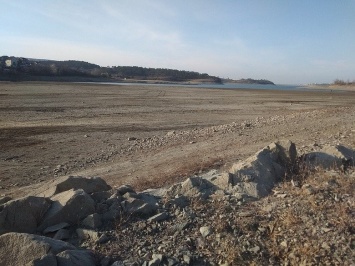 Как выглядит обмелевшее из-за засухи Симферопольское водохранилище