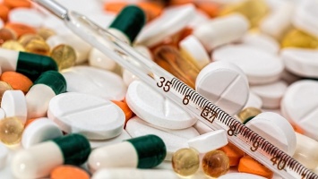 Эксперты объяснили, почему в аптеках исчезли антибиотики и противовирусные