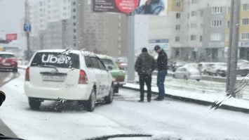Выпавший снег спровоцировал массовое ДТП В Барнауле