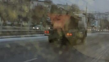 На дорогах Барнаула работает 44 единицы зимней техники