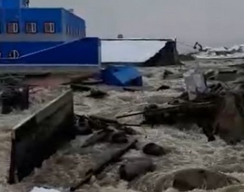 ЧП: на Белопорожских ГЭС прорвало дамбу