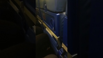 Кричавший в самолете о террористах россиянин лишился места на борту