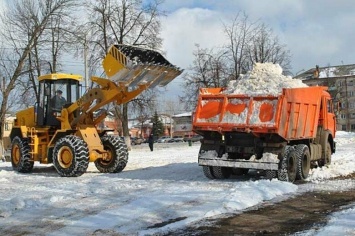 70 единиц техники вышли на борьбу со снегом