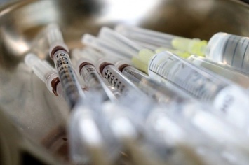 Российский инфекционист рассказал о влиянии массовой вакцинации на третью волну COVID-19