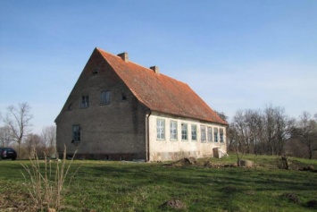 В поселке Плавни на востоке области восстанавливают старую немецкую школу (фото)