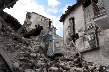 Мощное землетрясение унесло жизни 76 человек в Турции