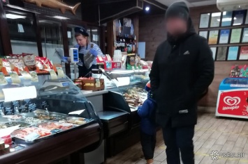 Продавцы рыбного магазина в Кемерове отказываются носить маски