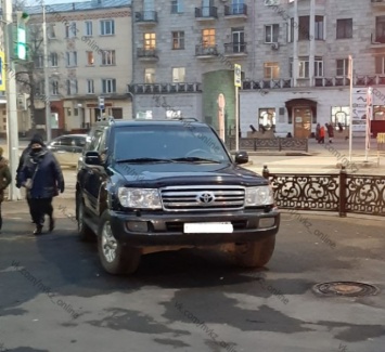 "Автохам" возмутил своей парковкой новокузнечан
