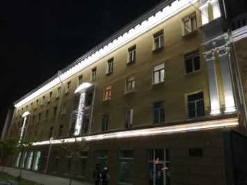 Еще на нескольких домах в центре Петрозаводска появилась архитектурная подсветка