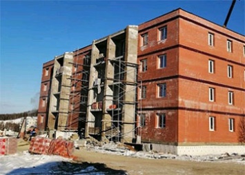 В Сковородине почти достроили дом для переселенцев из аварийного жилья