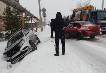 Автомобиль улетел в кювет в результате ДТП в Кузбассе