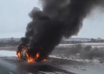 На трассе перед Райчихинском сгорела машина