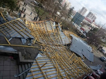 В Симферополе расследуется уголовное дело из-за "полета" крыши здания НИИ, - ФОТО, ВИДЕО