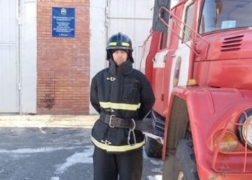 Амурские пожарные вынесли бездыханного мужчину из задымленной квартиры