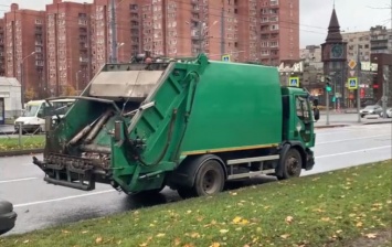 Водитель мусоровоза распространял наркотики во время работы в Санкт-Петербурге
