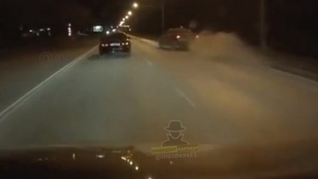 Перед ДТП в Барнауле машину мотало из стороны в сторону. Видео