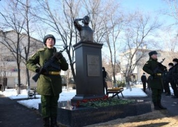 Памятник Герою России Ивану Маслову открыли в Свободном