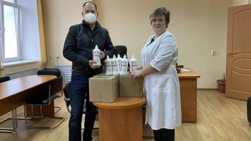 Алтайские депутаты помогают волонтерам и сами становятся добровольцами
