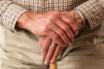 Работающие пенсионеры смогут оформить оплачиваемый больничный в Югре