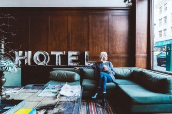 Сотрудники отелей Европы рассказали о самых безумных просьбах туристов в 2020 году