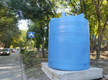 Во время заморозков симферопольцам не будут подвозить воду в емкости на улицах