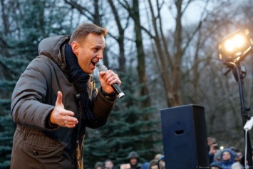 Навальный подал иск о защите чести и достоинства к пресс-секретарю Путина