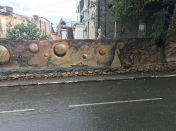 Старая стена на улице Соханя стала новой достопримечательностью Ялты
